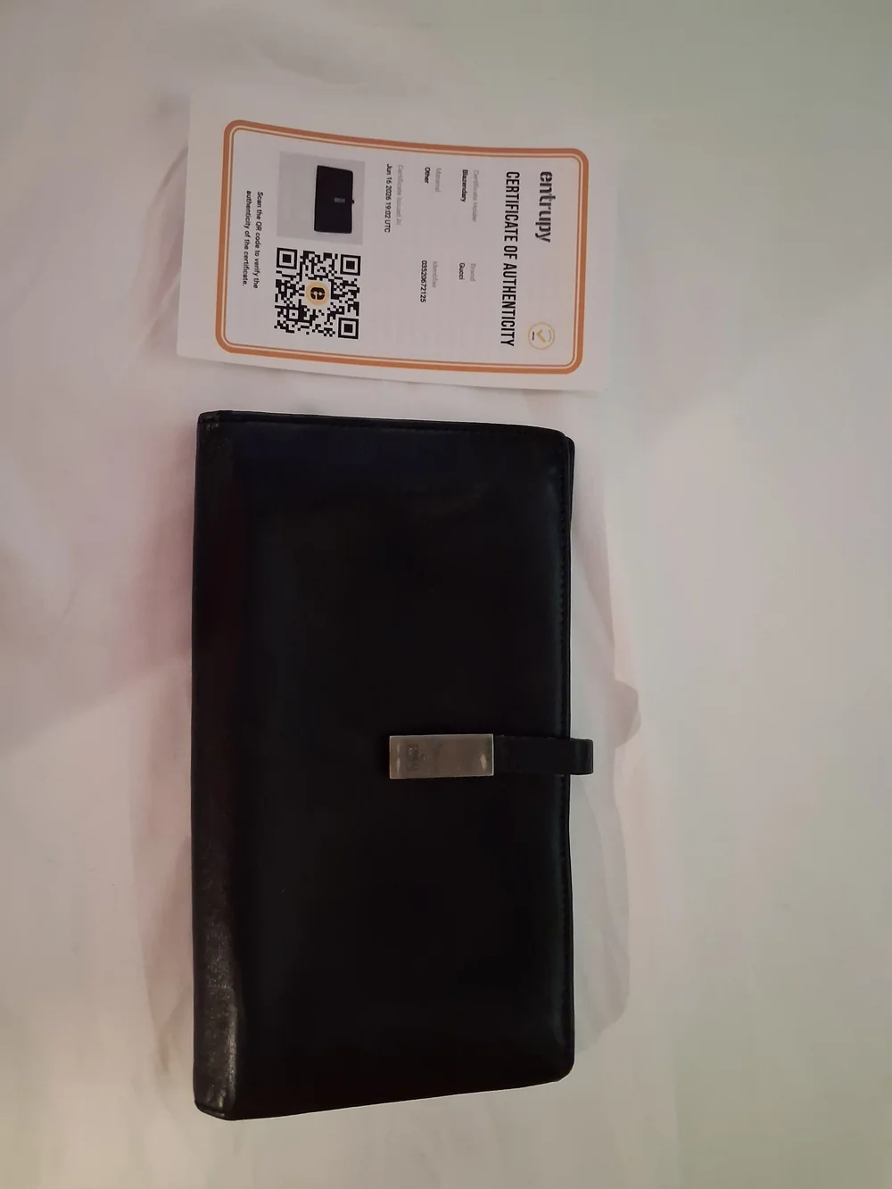 Gucci Black Wallet w/ Metal Logo Tab, Strap Closure, Card Slots, Entrupy COA
